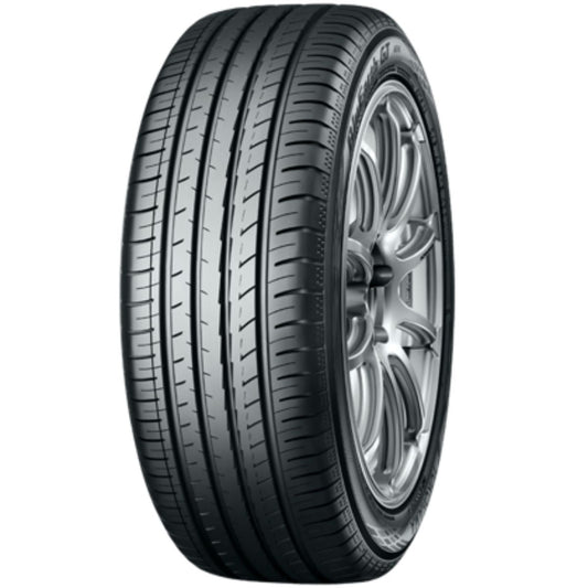 Llanta 215/55R17 94V Yokohama dB Decibel E70